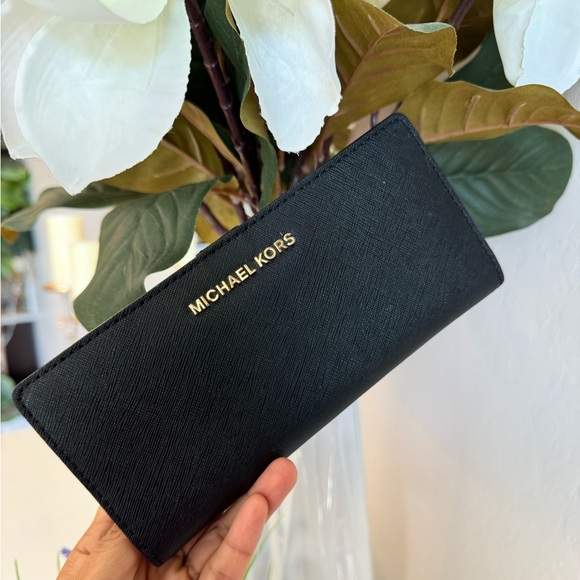 Bifold travel wallet - Picture 2 of 3